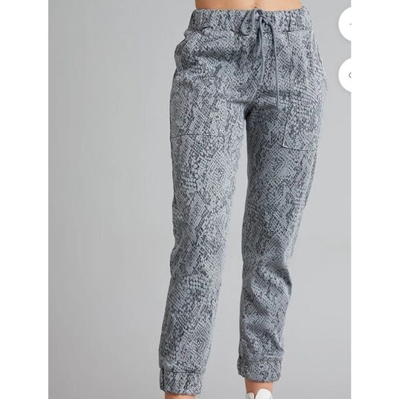 Bella Dahl Pants - BELLA DAHL POCKET JOGGER IN SNAKE XS